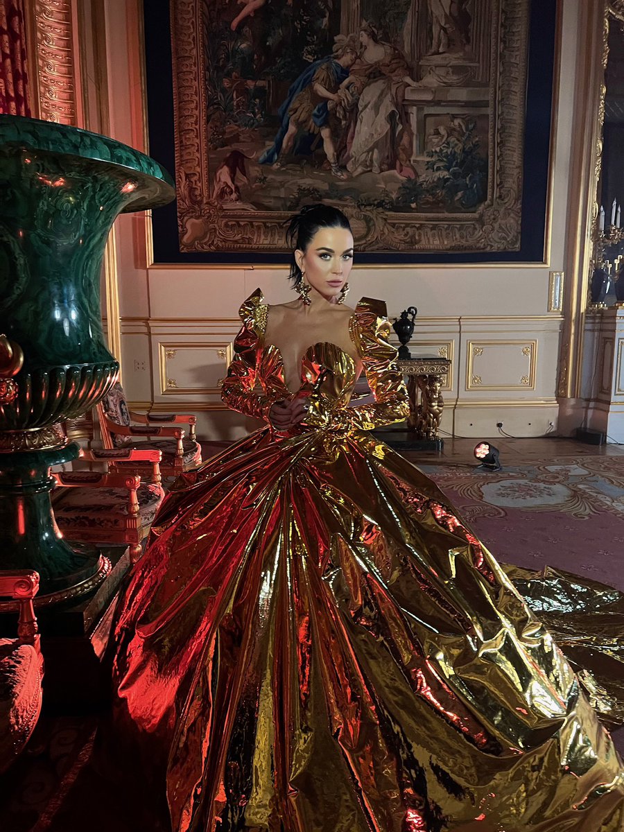 Brendo Lira esperando a Katy Perry lançar algo tweet media