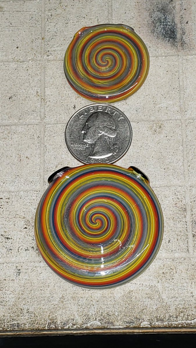 castaglass's tweet photo. Couple of available pendants with 30 lines or rainbow goodness!!! Message me to get one of these!!! Thanks!!!
#glasspendant #rainbow #headyglass #glassoftwitter #glasspattern #rettichello https://t.co/pQxzSgNr8h