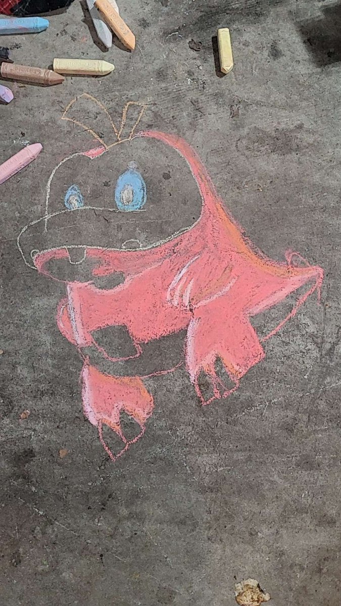 Synryc's tweet image. Was doin chalk earlier with my gf. what do you think @LilyPichu