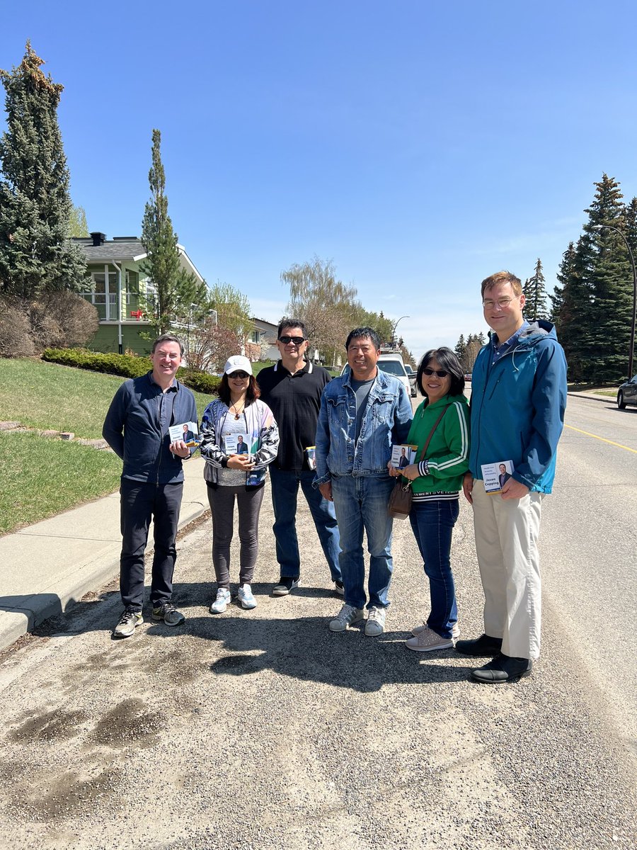 Thanks to this amazing group of people who gave up their Sunday afternoon to door knock. With their help, we found more supporters and installed more signs in Calgary-Varsity. You can feel the momentum building!