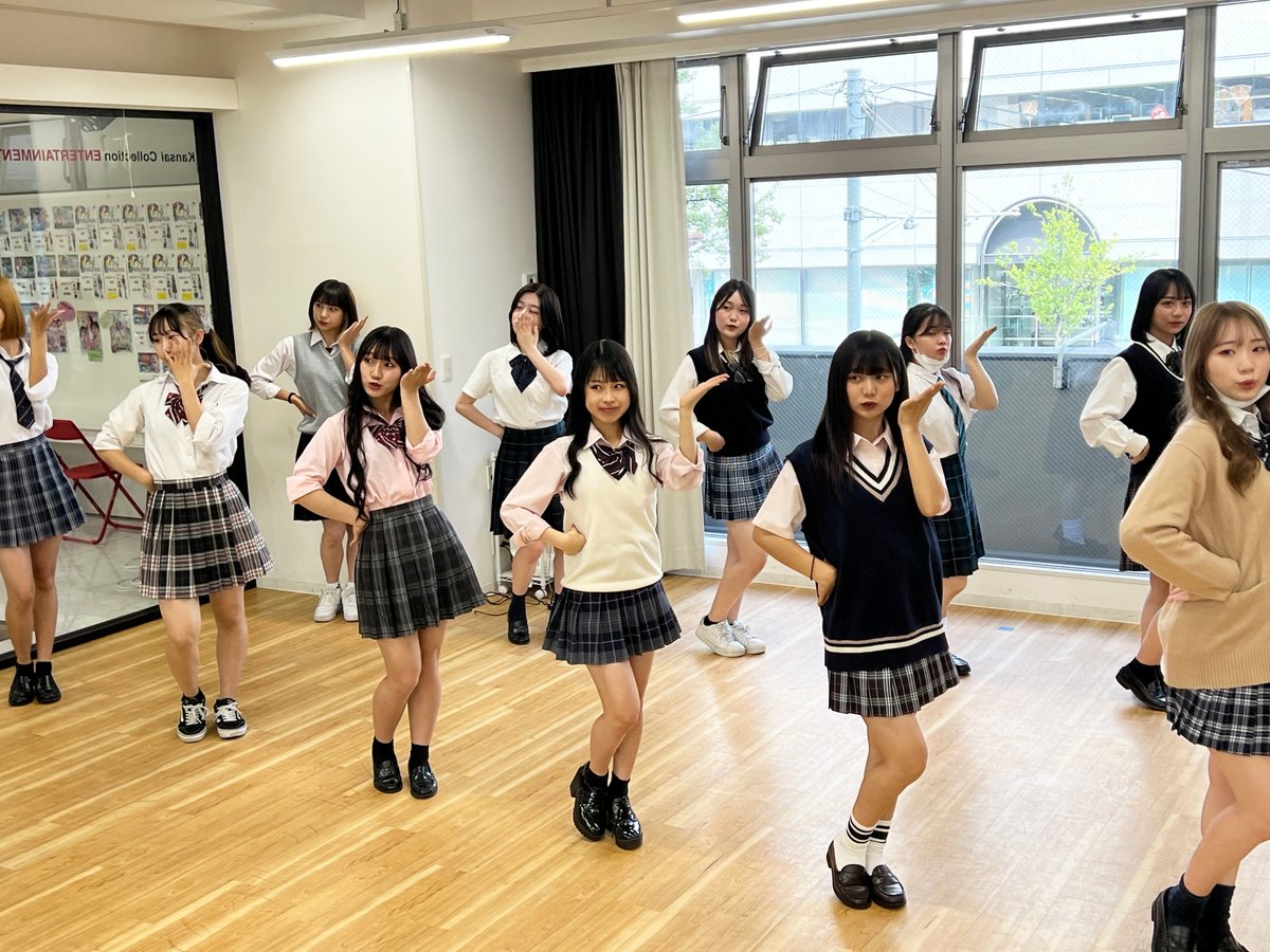 gekkle_mag's tweet photo. GEKKLEのテーマソング【#JK（ハッシュタグJK）】のミュージックビデオのダンス練習風景👀
#GEKKLE #福岡JKサークル https://t.co/ECMy550Yeq
