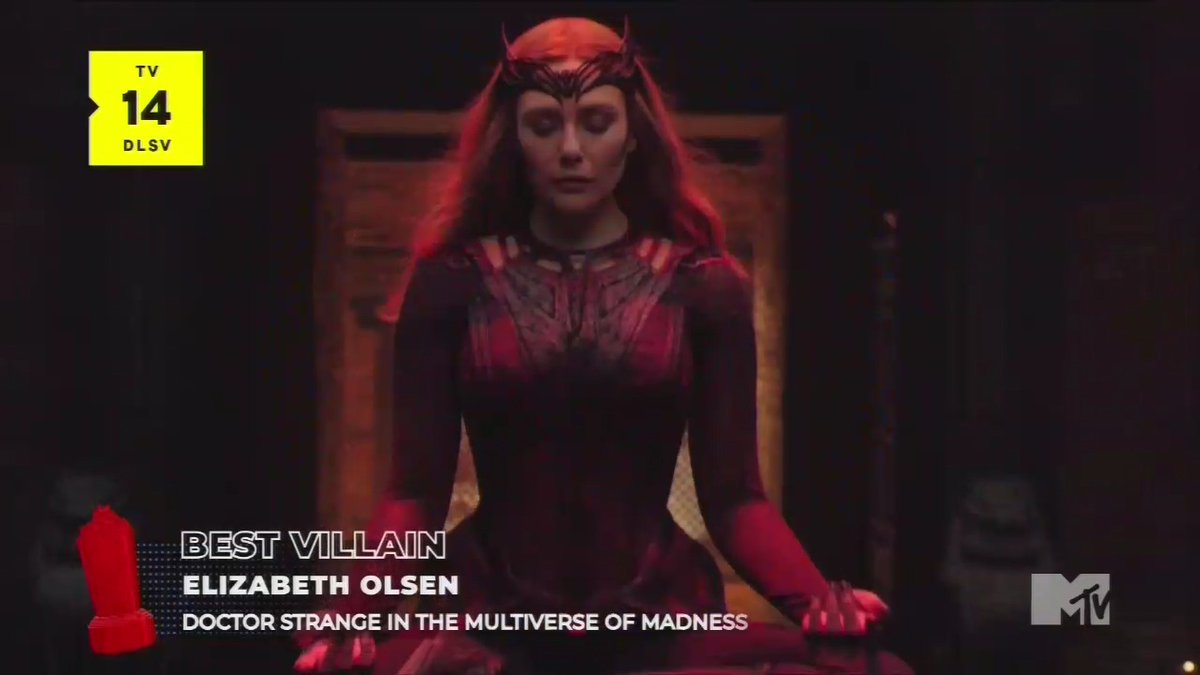 MTVNEWS's tweet image. Elizabeth Olsen wins Best Villain at the #MTVAwards 😍