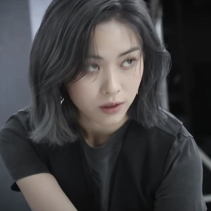 itzytiny's tweet photo. ryujin being the most intimidating member of itzy; a thread https://t.co/swxPWwLrq9