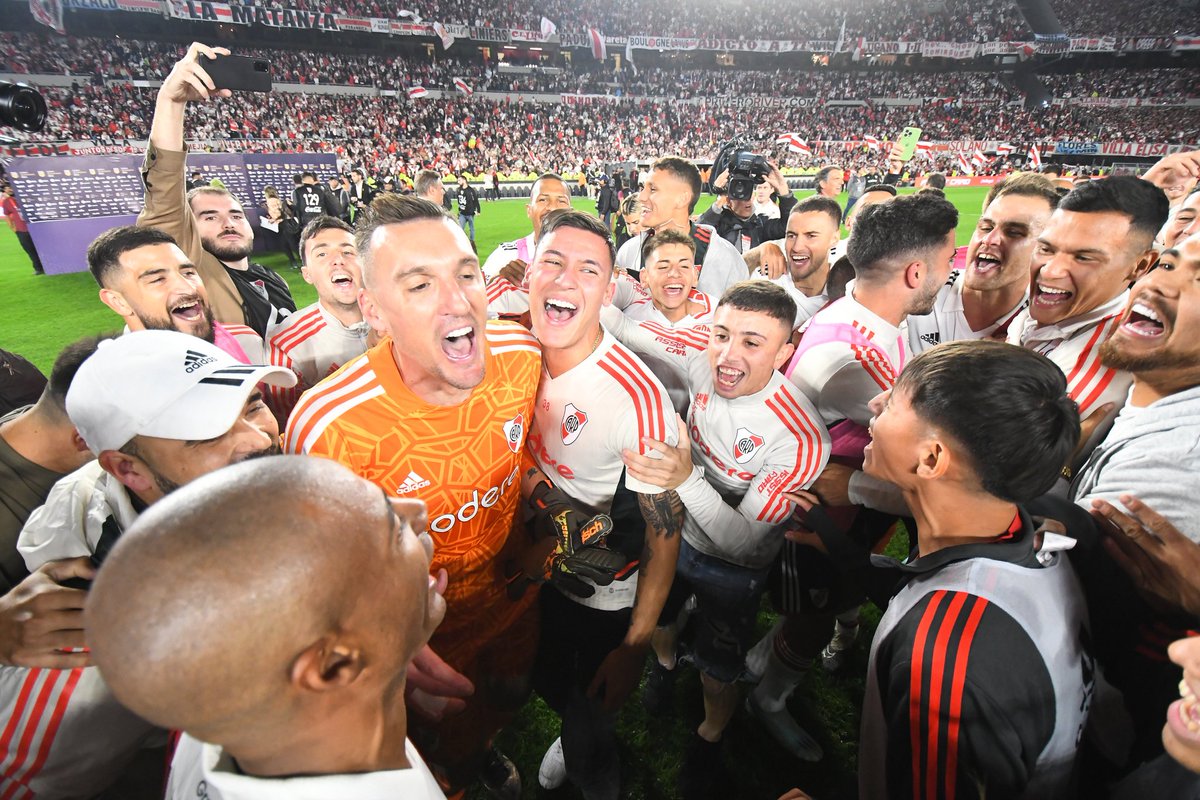 RiverPlate's tweet photo. Señoreees, yo soy del gallinero 🐔 https://t.co/UNBuVqxYBU