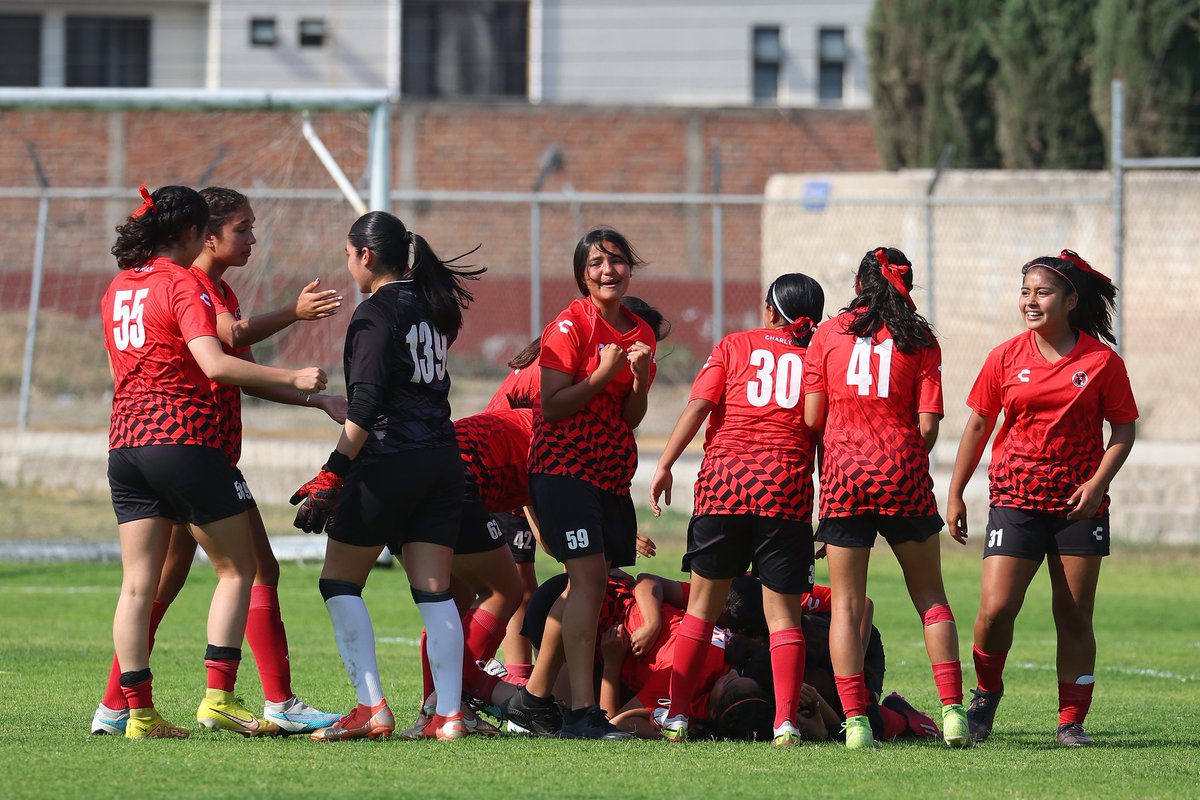 MxPasionfemenil's tweet photo. #CopaChivas #Sub15 
Xolas y América disputarán la primera final del torneo Sub15 que organizó Chivas este fin de semana en Guadalajara. 

La final se disputará en el Estadio Akron a las 17 horas, previo el juego de Chivas vs Tuzas de la Jornada 16 de la Liga. https://t.co/rPKqKDB4g5
