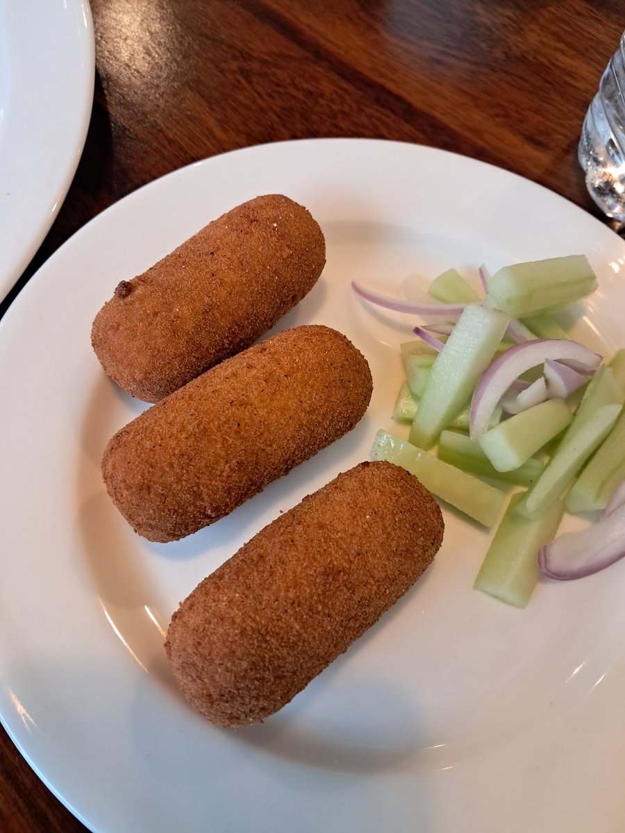 It's been two days but the feeling of pleasant intoxication induced by fantastic fish cutlets that some may confuse with croquets. Perfect spicing! Bengale ka Jaadu at Bengal Curry, Badshahpur M3M  mall in Gurgaon.