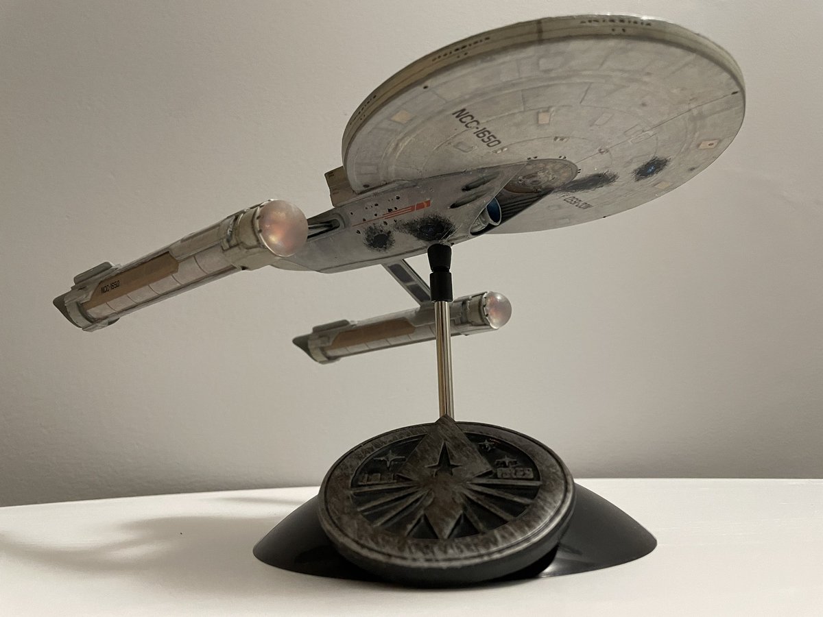 MrBaileyOB's tweet photo. It has been a number of years since I got my hands on this model, and it sat unfinished for a long time. I finally made a point to finish this! I present the ‘Tip of the Spear’, the 1:1000 scale war-weary U.S.S. Ares! #startrek #startrekmodels #llap🖖#axanar https://t.co/TyIieXA5ll
