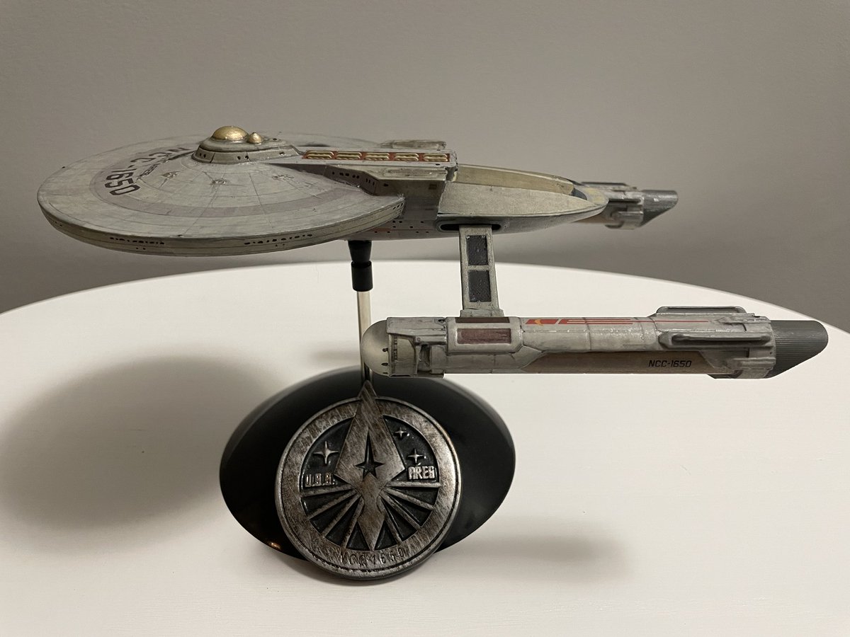 MrBaileyOB's tweet photo. It has been a number of years since I got my hands on this model, and it sat unfinished for a long time. I finally made a point to finish this! I present the ‘Tip of the Spear’, the 1:1000 scale war-weary U.S.S. Ares! #startrek #startrekmodels #llap🖖#axanar https://t.co/TyIieXA5ll
