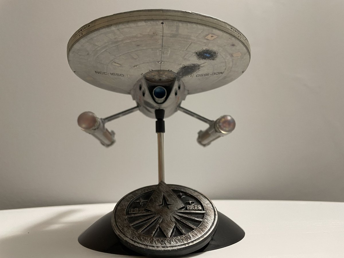 MrBaileyOB's tweet photo. It has been a number of years since I got my hands on this model, and it sat unfinished for a long time. I finally made a point to finish this! I present the ‘Tip of the Spear’, the 1:1000 scale war-weary U.S.S. Ares! #startrek #startrekmodels #llap🖖#axanar https://t.co/TyIieXA5ll