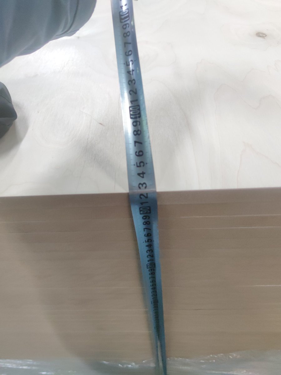 Birch MDF
Birch veneer face and back, MDF density 680kg/m3, 2440 x 1220 x 18mm
hot selling for Mexico market