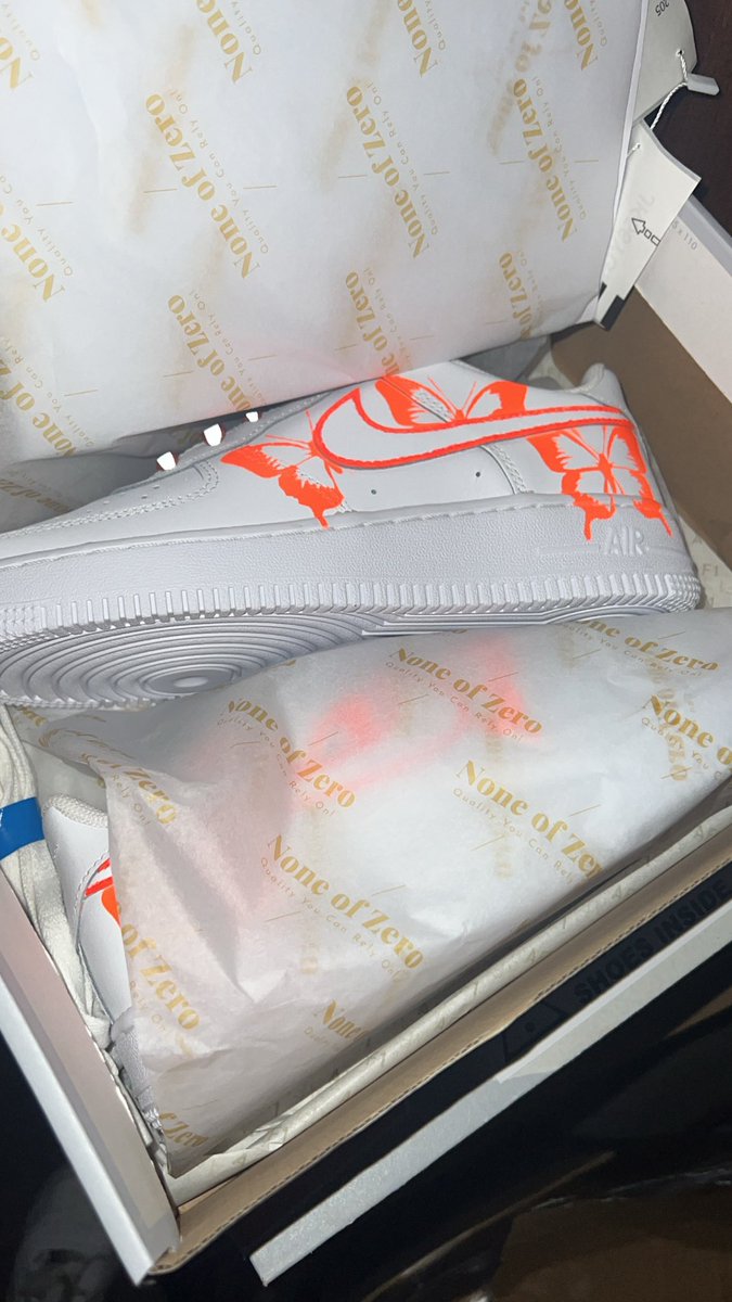 noneofzero_'s tweet image. There’s companies out here that paint shoes with butterflies on them 😮