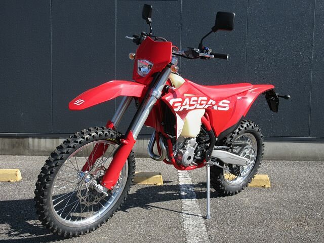 ktm_kashiwa's tweet photo. 2023年モデル
EC350F / GASGAS
店頭在庫ございます!!!🔥
車両詳細はこちら!
https://t.co/ruLTsbw5Oz
GASGASダブルサポートキャンペーン対象車両
#GASGAS柏 #GASGASJP #大型駐車場完備 #GASGASで始めよう #get_on_the_gas #EC350F #バイク #外車 #購入サポート #バイクのある生活 https://t.co/B1SRh1KLnt