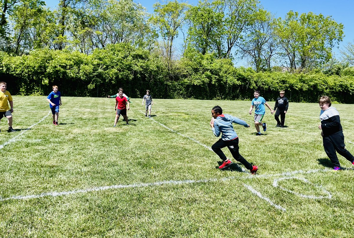 CaseyRaeK's tweet photo. The Math Committee @Hamilton_BPE planned our 1st #MoveWithMath event during recess! ⛳️ 🎲 🏈 🎯 📐 Our students had an opportunity to take the lead on making mathematical connections outdoors through measurement, engineering, problem-solving, & competition! #BuildingCulture https://t.co/DzB8toEp8s
