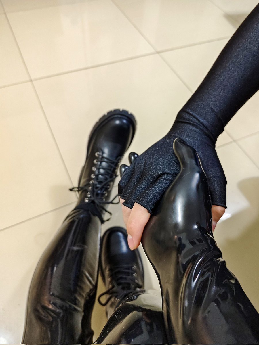 #latex #rubber #zentai 
听说这个是男友视角？
胶衣 <a href="/Xuefeng_yuki/">雪风就叫祥瑞御兔</a>
zentai <a href="/tgg30299006/">Karawry</a>