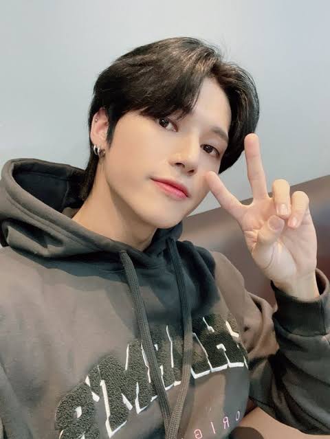 ATEEZTH_ROADIES's tweet photo. 🔊 มาเทรนแท็กนี้กันค่ะทินี่ ส่งพลังใจให้อูยองกันเยอะๆ ค่ะ ขอให้อูยองหายเจ็บไวๆ ค่ะ ❤ ❤ ❤

ATINYS WITH WOOYOUNG  
#GetWellSoonWooyoung 

#ATEEZ #에이티즈 @ATEEZofficial 
#WOOYOUNG #우영 #อูยอง https://t.co/hEFC8ou23c