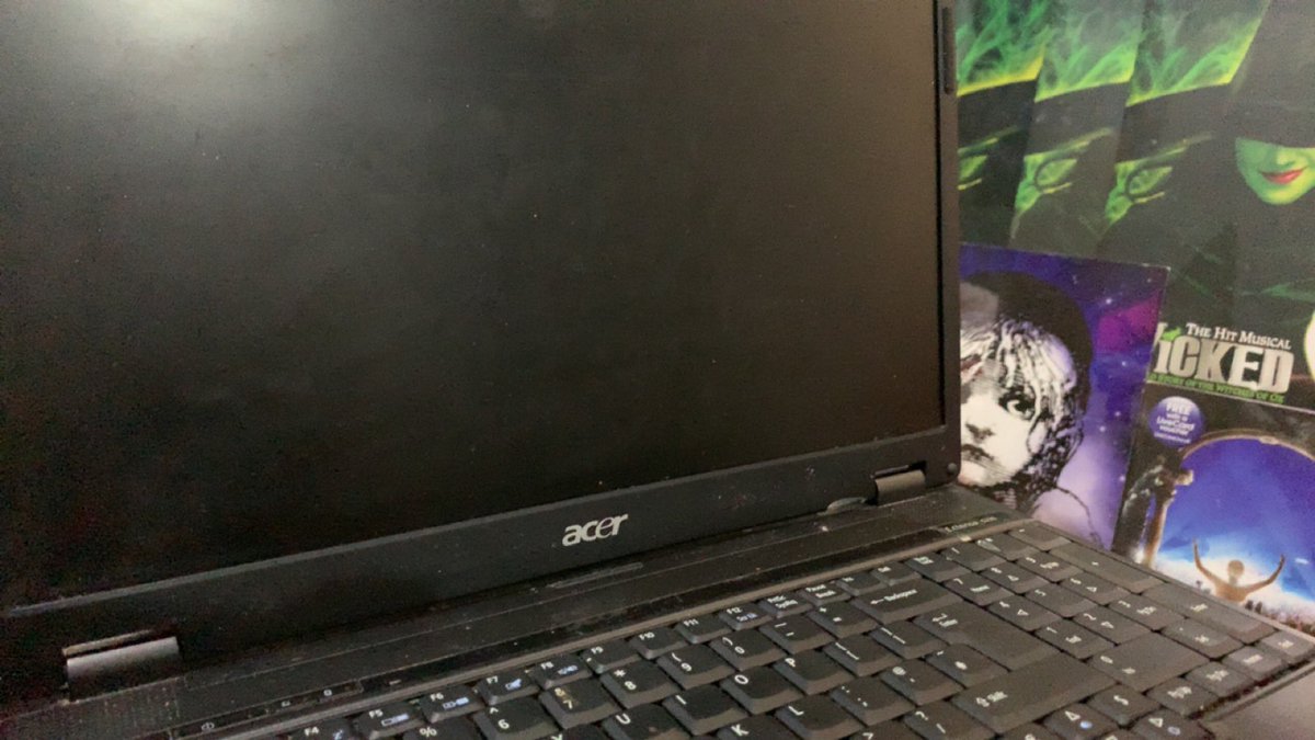 now i'm trying to get this 20 year old computer to work 😆🤣
