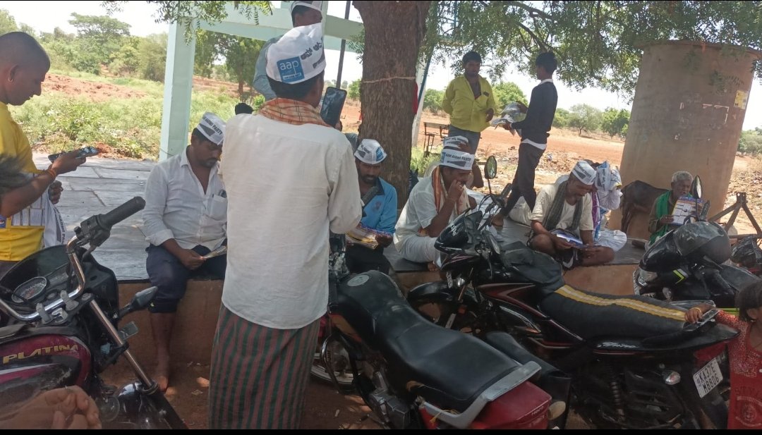 aywkoppal's tweet photo. ಯಲಬುರ್ಗಾ ಕ್ಷೆತ್ರದ ಅಭ್ಯಾರ್ಥಿ ಮೌಲಾಹುಸೇನ್ ಬುಲ್ಡಿಯಾರ ರವರ ಕಾರ್ಯಕರ್ತರು ತಳಕಲ್ ತಳಬಾಳ 
 ಬನ್ನಿಕೊಪ್ಪ ಚಿಕ್ಕಮ್ಯಾಗೆರಿ ತಾಂಡಾ 
 ಮಕ್ಕಳ್ಳಿ ಗ್ರಾಮ ಹುಲೇಗುಡ್ಡ ಕರಮುಡಿ
ಭಿನ್ನಾಳ  ತೊಂಡಿಹಾಳ ಗ್ರಾಮಗಳಲ್ಲಿ ಪ್ರಚಾರ ಮಾಡಿದರು https://t.co/ASjzVnpESQ