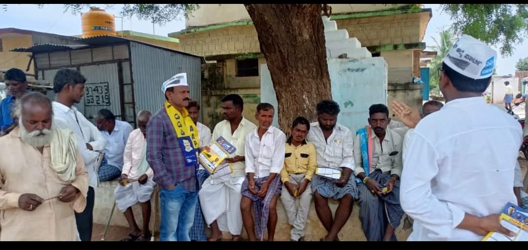 aywkoppal's tweet photo. ಯಲಬುರ್ಗಾ ಕ್ಷೆತ್ರದ ಅಭ್ಯಾರ್ಥಿ ಮೌಲಾಹುಸೇನ್ ಬುಲ್ಡಿಯಾರ ರವರ ಕಾರ್ಯಕರ್ತರು ತಳಕಲ್ ತಳಬಾಳ 
 ಬನ್ನಿಕೊಪ್ಪ ಚಿಕ್ಕಮ್ಯಾಗೆರಿ ತಾಂಡಾ 
 ಮಕ್ಕಳ್ಳಿ ಗ್ರಾಮ ಹುಲೇಗುಡ್ಡ ಕರಮುಡಿ
ಭಿನ್ನಾಳ  ತೊಂಡಿಹಾಳ ಗ್ರಾಮಗಳಲ್ಲಿ ಪ್ರಚಾರ ಮಾಡಿದರು https://t.co/ASjzVnpESQ