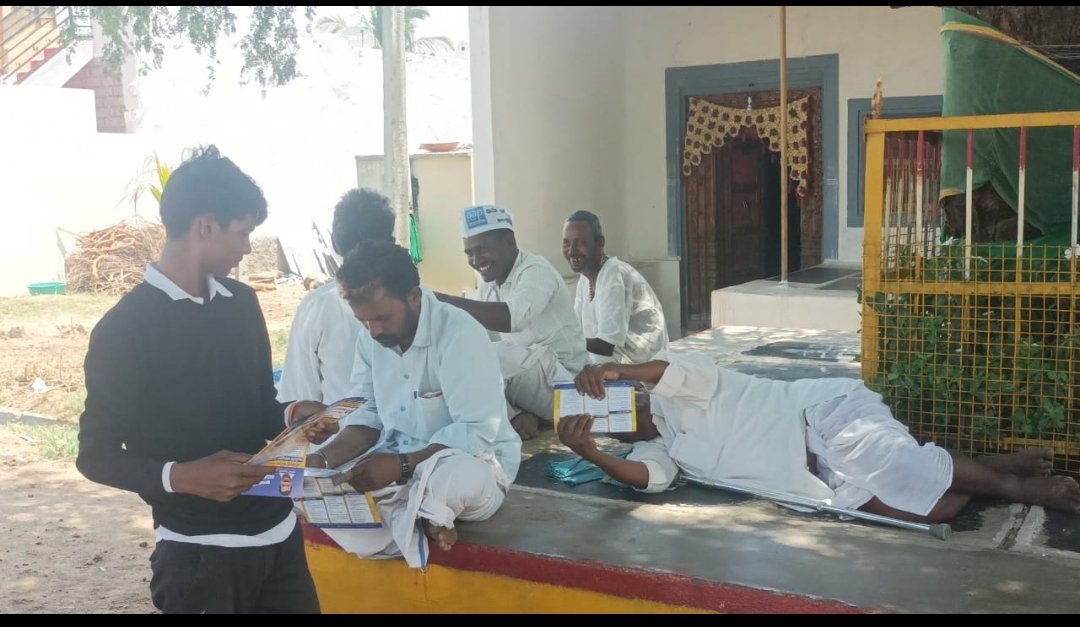 aywkoppal's tweet photo. ಯಲಬುರ್ಗಾ ಕ್ಷೆತ್ರದ ಅಭ್ಯಾರ್ಥಿ ಮೌಲಾಹುಸೇನ್ ಬುಲ್ಡಿಯಾರ ರವರ ಕಾರ್ಯಕರ್ತರು ತಳಕಲ್ ತಳಬಾಳ 
 ಬನ್ನಿಕೊಪ್ಪ ಚಿಕ್ಕಮ್ಯಾಗೆರಿ ತಾಂಡಾ 
 ಮಕ್ಕಳ್ಳಿ ಗ್ರಾಮ ಹುಲೇಗುಡ್ಡ ಕರಮುಡಿ
ಭಿನ್ನಾಳ  ತೊಂಡಿಹಾಳ ಗ್ರಾಮಗಳಲ್ಲಿ ಪ್ರಚಾರ ಮಾಡಿದರು https://t.co/ASjzVnpESQ