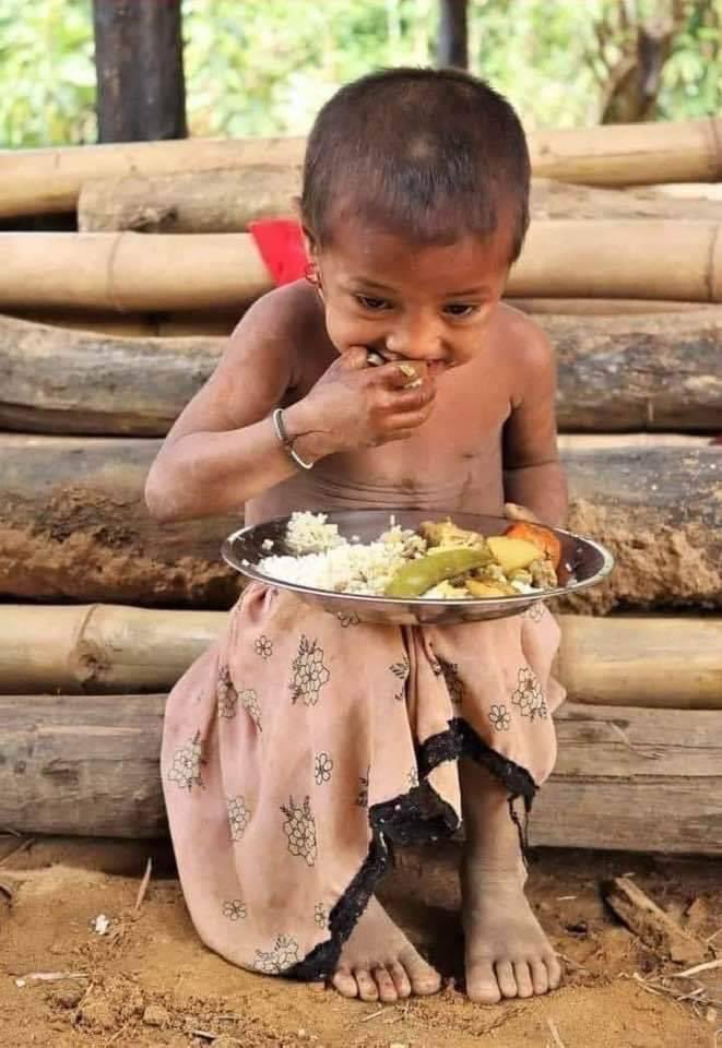 FaslanFazly's tweet photo. හෙතුවක් නොදැනම... විනාඩි ගානක් බලන් හිටියා මෙ ප��න්තුරේ දිහා...😢 https://t.co/vFzTUnrU6f