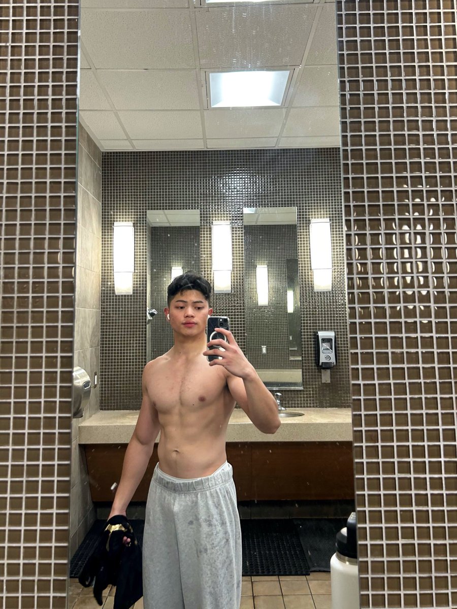 𝖏𝖊𝖋𝖋 on Twitter "my shirt got wet"