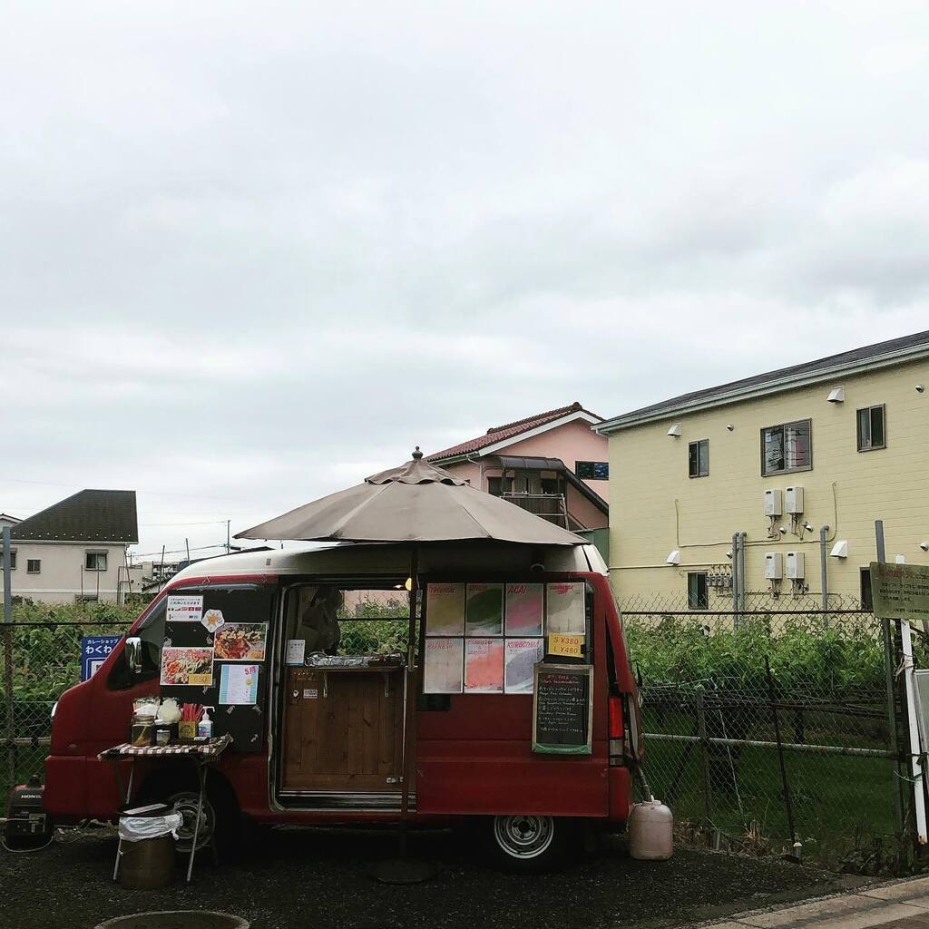 vegecafe78's tweet photo. おはようございます🍀
雨あがりましたー👍
ちょっぴり肌寒いですが今週もワクワクさん駐車場からスタートよろしくお願いします🥤🍛🥗🥬🍇🍓🍀
 #いなぎ日和  #ふわとろオムライス  #ベジタコライス  #フレッシュスムージー  #く��食キッチンカーズ  #LSV  #Vegecafe78 https://t.co/mhPiZCRmXY https://t.co/GVOX1Xlfms
