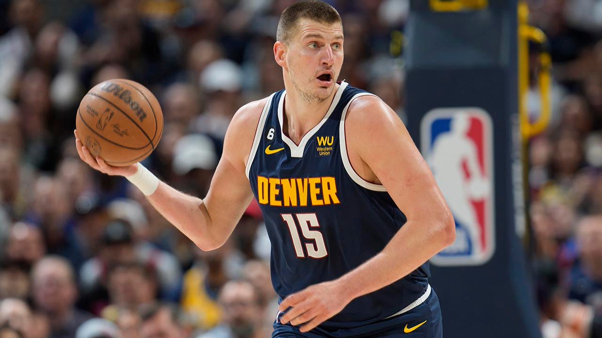 SwishUpdates's tweet image. Nikola Jokic tonight:

53 Points
11 Assists
4 Rebounds
66% FG

Tough L.