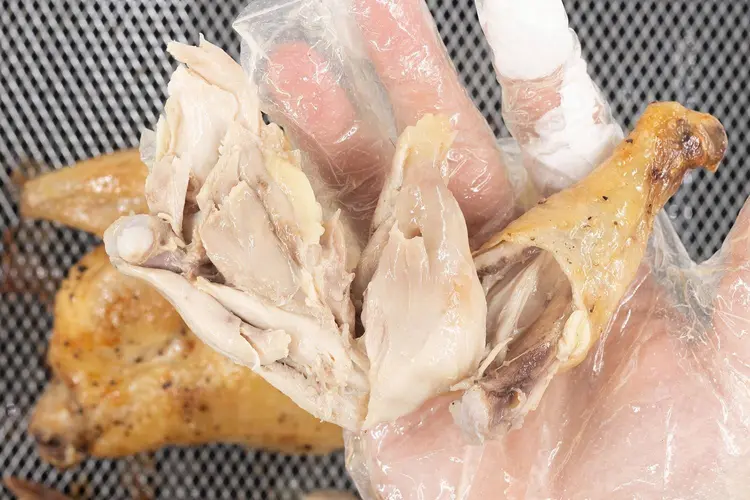 AlanNguyen2709's tweet image. Check out how juicy it is! This chicken was roasted using the Ninja Foodi XL Pro Air Fryer Toaster Oven (DT210) @healthykitch101 
#toasteroven #roastedchicken