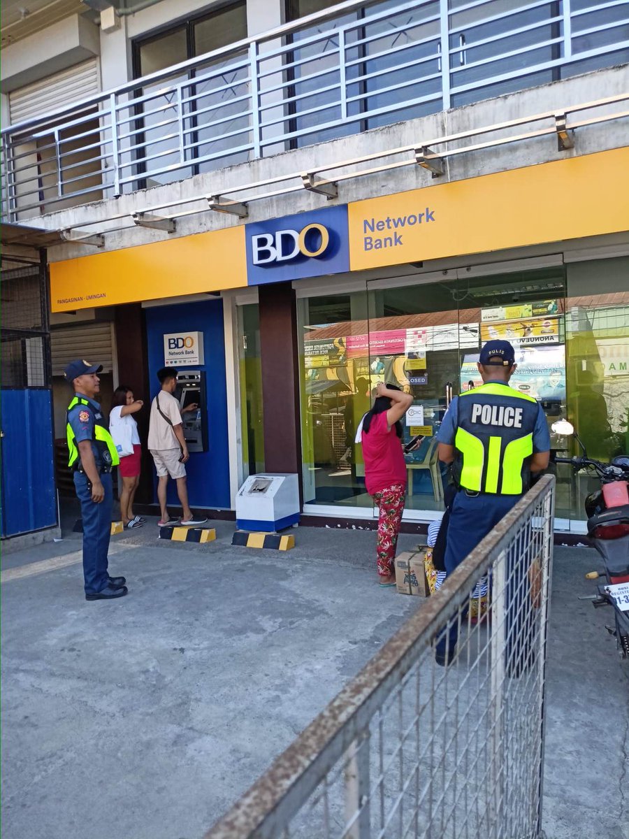 UPangppo's tweet photo. Personnel of Umingan PS under the supervision of re precautionary measures against theft and robbery as part of the anti-criminality campaign of the PNP in order to pre-empt any unlawful act of lawless elements along Umingan Public Market. https://t.co/qDzbApJWLi
