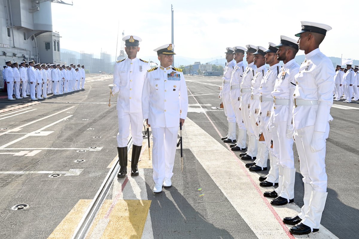 loveindiannavy's tweet photo. #ChangeOfCommand
#AircraftCarrier
Capt Vishal Bishnoi took over Command of #INSVikramaditya from Capt Susheel Menon, VSM at Karwar today. A fighter pilot, he is an alumnus of #NDA, #DSSC #HACC &amp; has earlier commanded INAS 300 &amp; IN Ships Ghariyal, Trikand &amp; Dega
#IndianNavy
#HQKNA https://t.co/MytLTrZX1f
