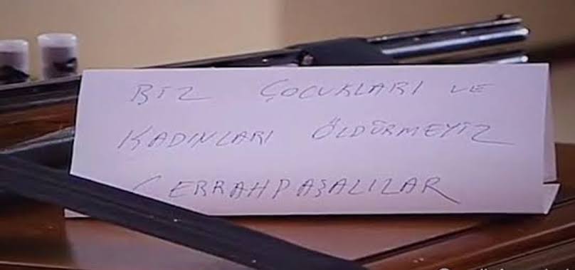 ichbindnz's tweet photo. Cerrahpaşalılar kadar karakteriniz yok. İster Erzurum'da ister İstanbul'da. Korkutup gözdağı vermeye çalışıyorsanız taşlarıniza kafamızı uzatmaya hazırız. Attığınız taşlar Demokrasi için omzumuzdaki şeref madalyasıdır https://t.co/3jhc44GN4y
