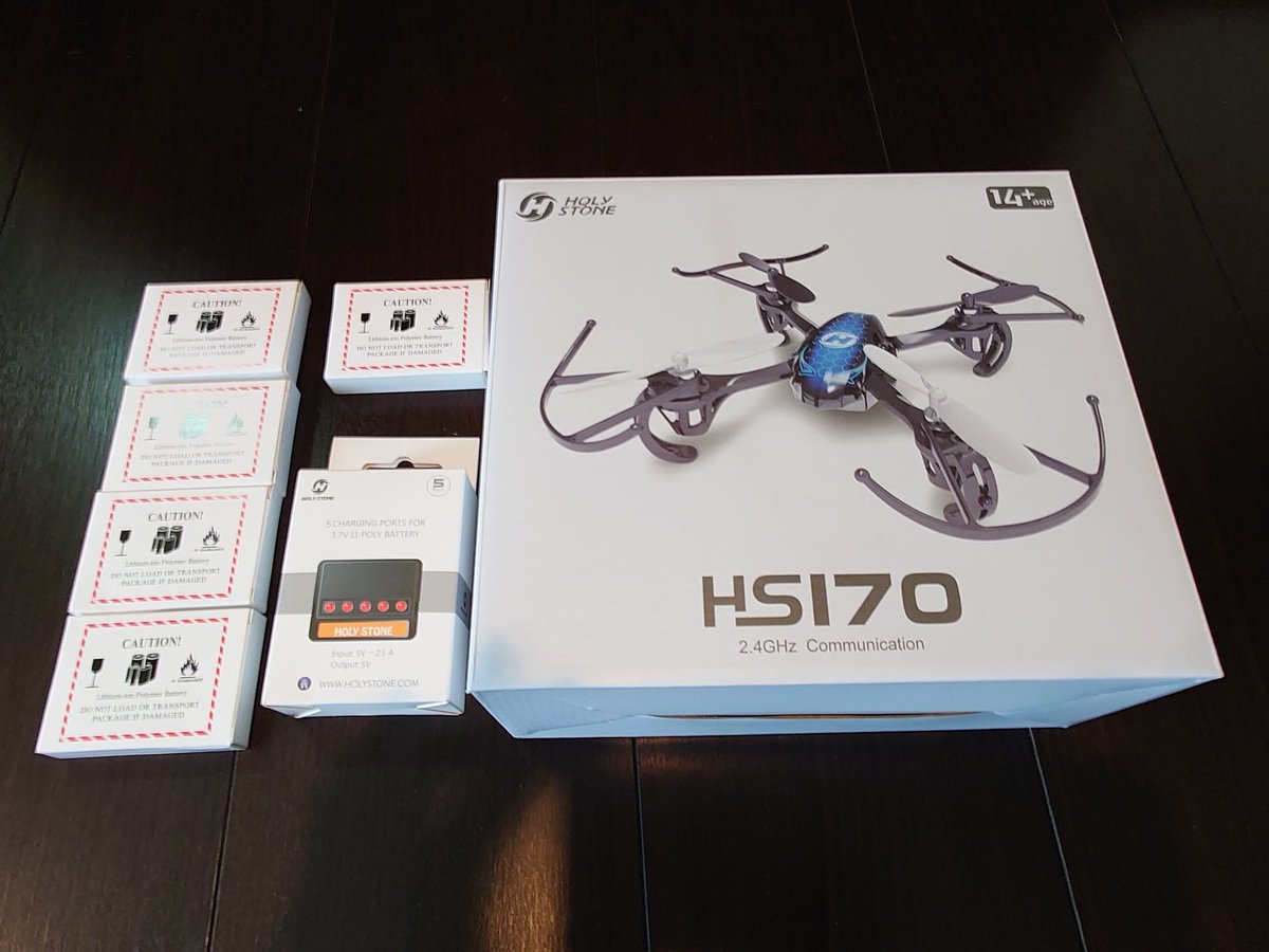 masanii_drone's tweet photo. HOLY STONE製のミニドローンHS170❗

昨日Amazonでポチりました。
初心者向け家での練習機として使えるか？
午後からテストしてみたいと思います✌
#矢沢永吉, #永ちゃん, #ドローン, #空撮映像, #ロードバイク, #写真好き, #ミニドローン, #HS170 https://t.co/KKzhj84XFI