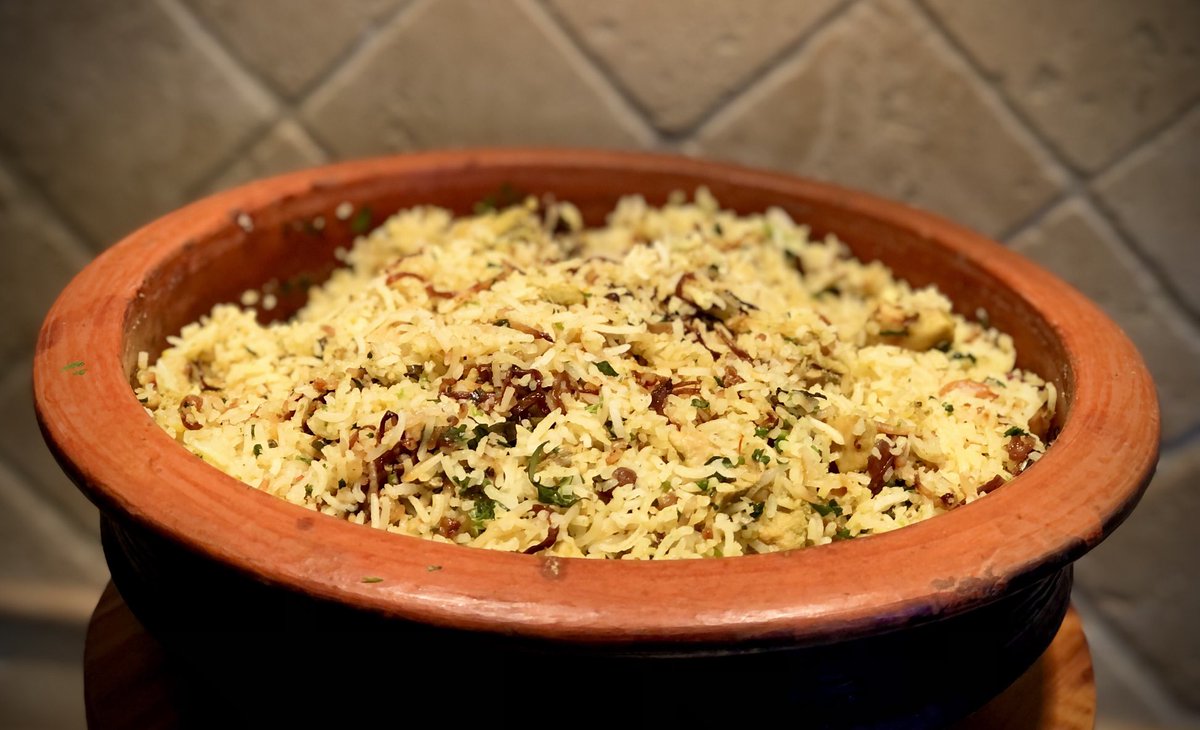 ♥️𝑪𝒉𝒊𝑿𝒌𝒆𝒏𝑩𝒊𝒓𝒊𝒚𝒂𝒏𝒊♥️𝐼𝑛 𝐴 𝐶𝑙𝑎𝑦 𝑃𝑜𝑡 
#chickenbiriyani #claypot #claypotrecipes #biriyani 
#manchatti #handipot #handichicken #handichickenbiriyani #dumbiriyani
#foodie #foodies 
#biriyanilove #homemadewithlove #foodphotography #foodphotographyandstyling