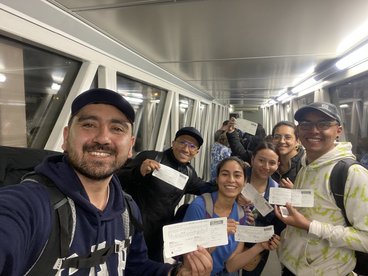 PedroAMartinez1's tweet photo. @SulicPablo @AeropuertoMDE @VivaAirCol @Supertransporte @sicsuper @AviancaEscucha Si, duramos 8 horas esperando la reacomodación, al final nos habilitaron un cupo en un vuelo a las 20:00 https://t.co/uXhX75y5r0