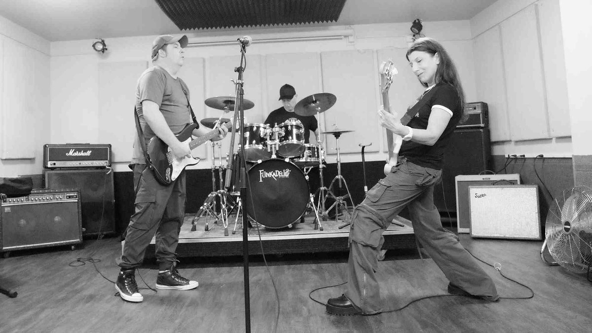 shamelessbuzz's tweet image. Single 'Break You' from #ONband @onbandoffical is reviewed at @Illustrate_Mag, which says it "delivers a solid tone reminiscent of the 1990s" ~ tinyurl.com/on-band-illust…

Find it on the trio's self-titled LP, available now ~ onband1.bandcamp.com/album/on @FallStephen @shauna_ummagma