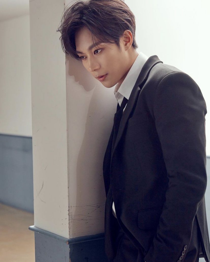 doubles508's tweet photo. whatever it was that he had going on these days 

#heejun #happyheejunday #오희준 https://t.co/YTE5LT86JF