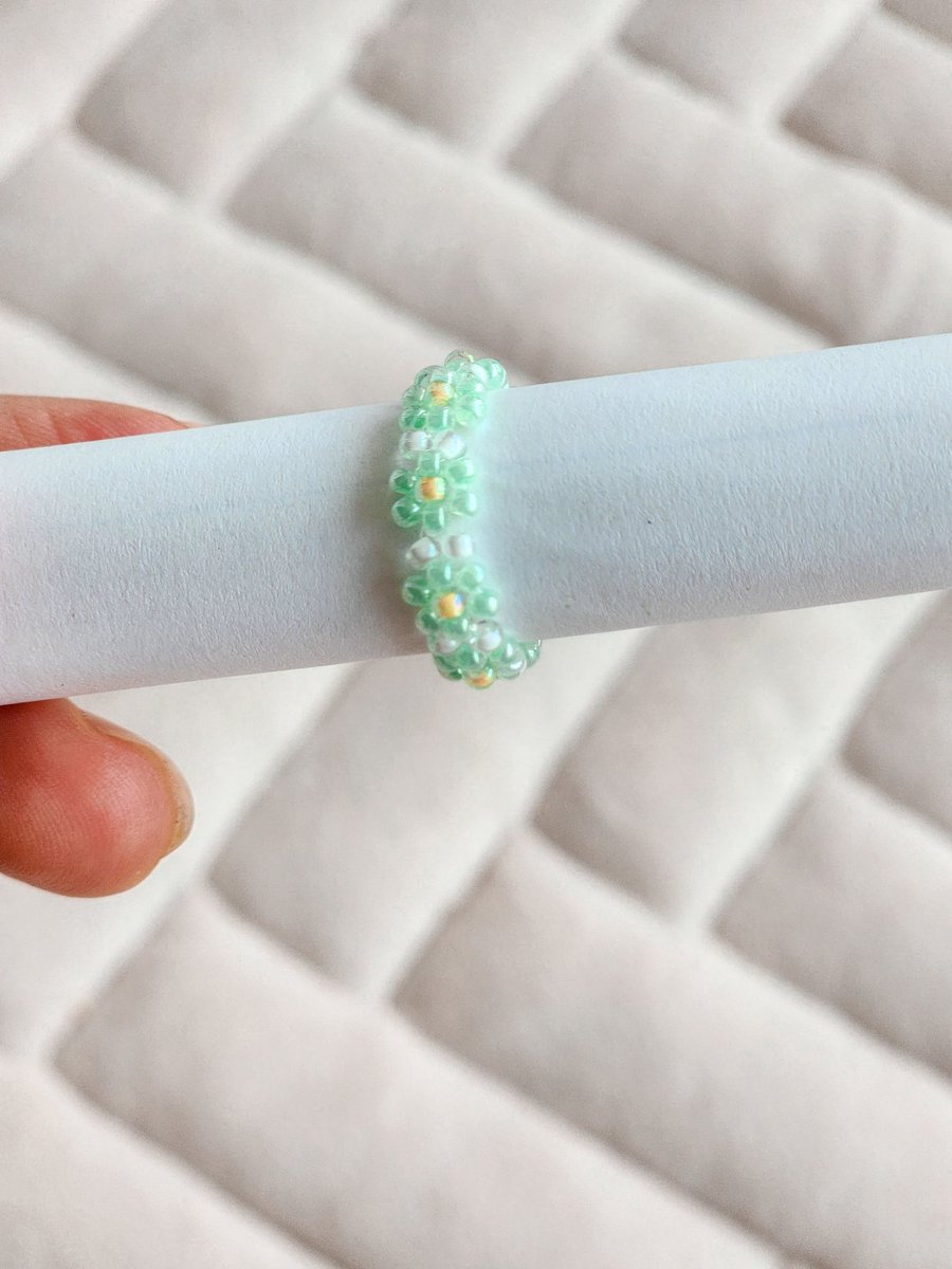 오랜만에 이번앨범이랑 비슷한느낌으로 반지하고싶어서 만들어보았당...색감이 만족스러웡- 아주 청량해에-
공방못간 슬픔위로하기🥹🥹