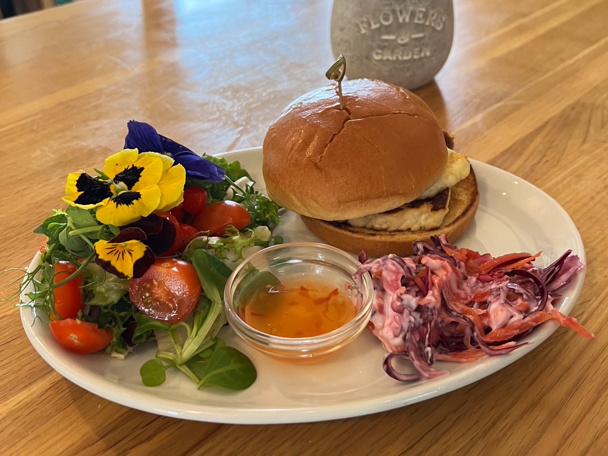 Hooray for Halloumi! 🙌🧀 

You’ll 💛 our delicious crispy Halloumi in a Brioche Bun served with a with sweet chilli sauce, hearty salad & our mouthwatering homemade slaw.😋

Open today 10am - 4pm 

#Halloumi #WildFood #Cake #Coffee #ParcSlip #WildlifeTrust #Bridgend #FreeParking