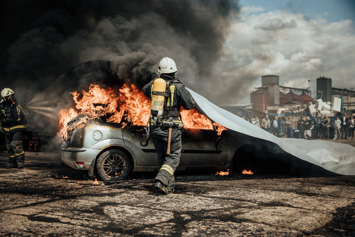 The Car Fire Blanket is an efficient and safe solution for controlling vehicle fires. Suitable for all vehicles and can be easily stowed within any fire and rescue vehicle. Also an ideal solution for large parking facilities, such as multi-story car parks.

#fireandrescue