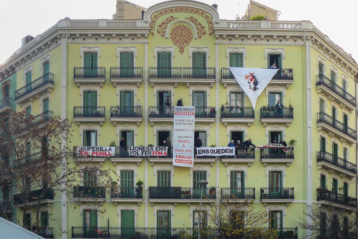 #HABITATGE | Suspensió provisional del primer desnonament de la #CasaOrsola directa.cat/suspensio-prov… Estava previst per al pròxim 19 de maig, però el jutjat ha decidit esperar que l'Audiència de Barcelona resolgui el recurs presentat. Per <a href="/gemma_g_fabrega/">Gemma Garcia</a>