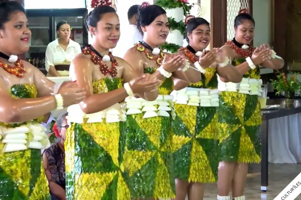 culturiles's tweet photo. #Tonga #Pacifique 
"Tau'olunga : La danse gracieuse et élégante de Tonga, symbole de la célébration et de la jeunesse" 

Une danse traditionnelle tongane exécutée lors de célébrations importantes, notamment les mariages.  Un danse gracieuse et élégante

https://t.co/viWK8qMjpa https://t.co/4WDnMz3TH6