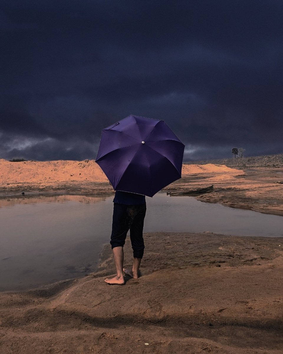 The world looks different under a cloudy sky ☁️☔️
Shot on the phone.
#TeamGalaxy #galaxy #withGalaxy #GalaxyCreators #samsunggalaxy #natgeoyourshot #bolpur