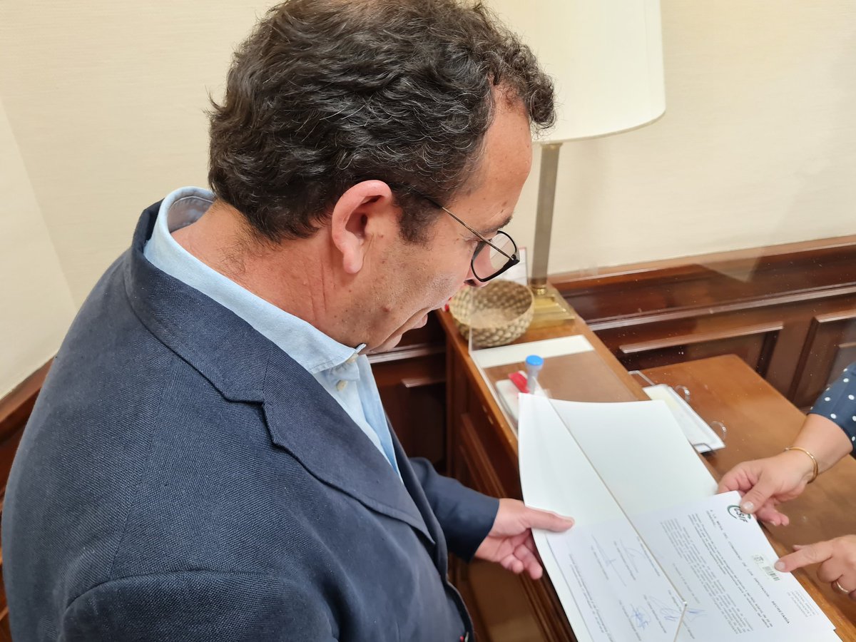 CSIFnacional's tweet image. Hoy presentamos en el @Congreso_Es una Iniciativa Legislativa Popular para que los #EmpleadosPúblicos recuperen las pagas extras íntegras.

#CSIF es el único sindicato que siempre ha defendido en la negociación la derogación de estos recortes.

Apoya con tu firma esta iniciativa.