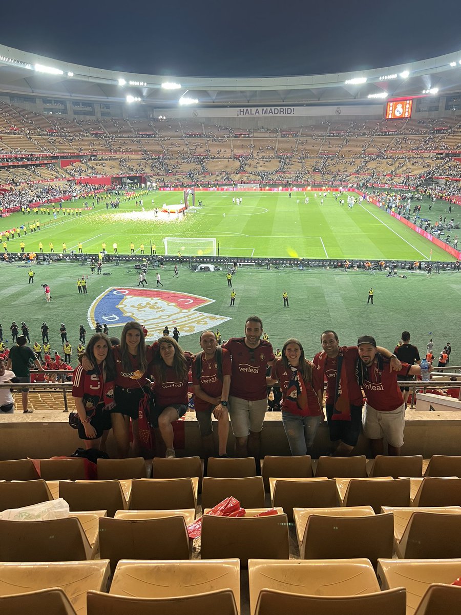 AmaiaGarciaB's tweet photo. Gracias por hacernos soñar @Osasuna 🤩 Orgullo de equipo y afición! Fin de semana inolvidable en Sevilla, y afortunada de vivirlo y sentirlo con familia y amig@s ❤️
#CuestiónDeAlma https://t.co/gqaUlJqnmu