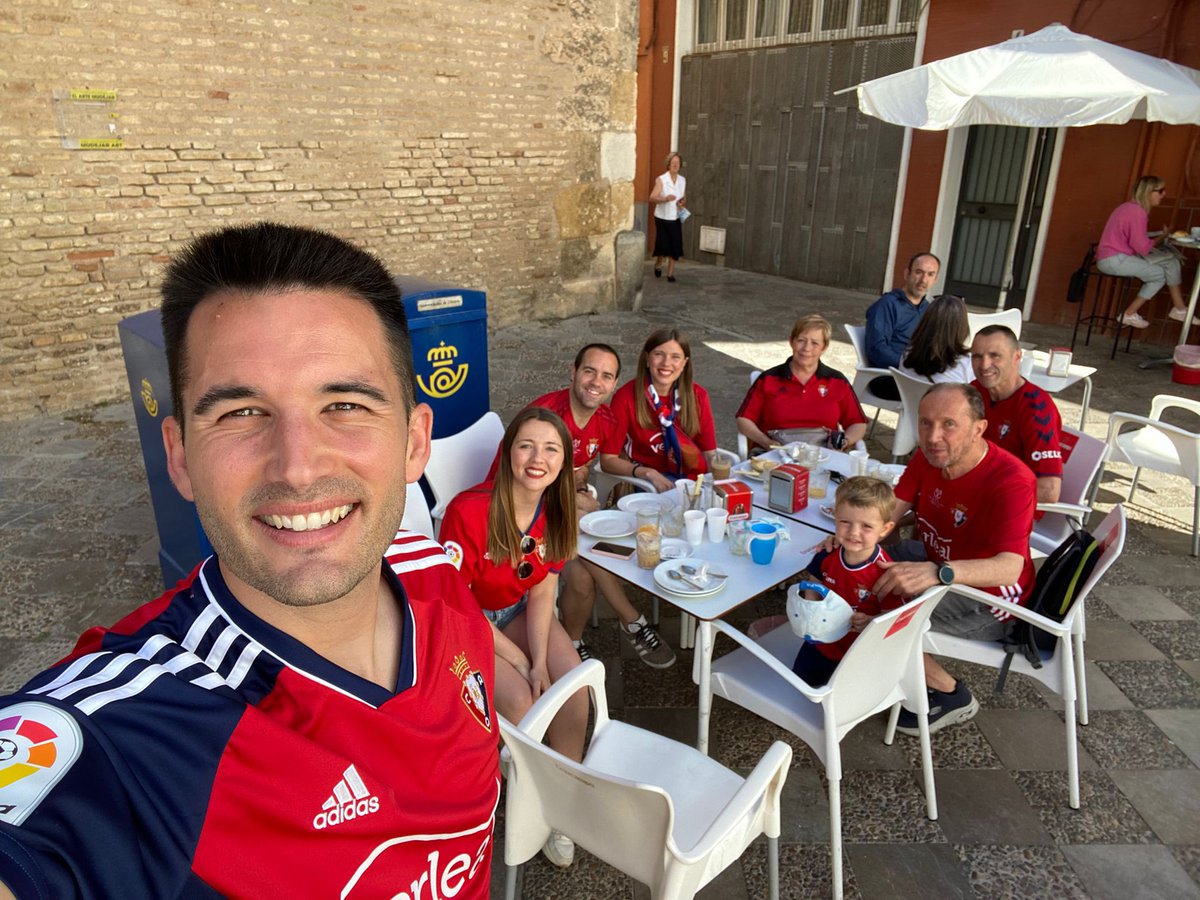 AmaiaGarciaB's tweet photo. Gracias por hacernos soñar @Osasuna 🤩 Orgullo de equipo y afición! Fin de semana inolvidable en Sevilla, y afortunada de vivirlo y sentirlo con familia y amig@s ❤️
#CuestiónDeAlma https://t.co/gqaUlJqnmu