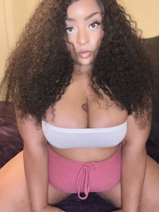 #ebony https://t.co/2eqVxruXEf<a href="/tag/ebony"class="tags">#ebony</a>