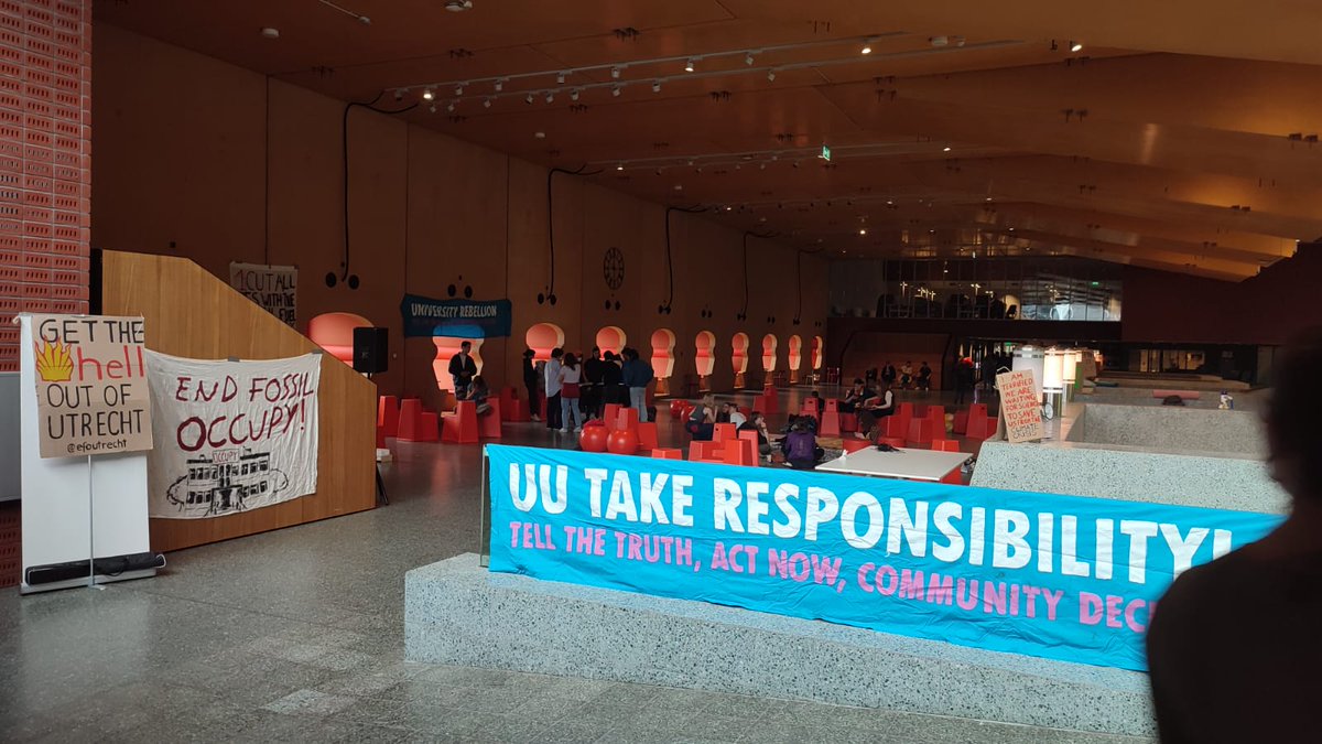 We have started our occupation! The location is Minnaertgebouw. We will occupy till 10 May to make our demands heard! This is also part of the international action #MayWeOccupy (<a href="/endfossil/">End Fossil International</a>) in solidarity with students from other Dutch/European universities.  We demand UU to: 🧵