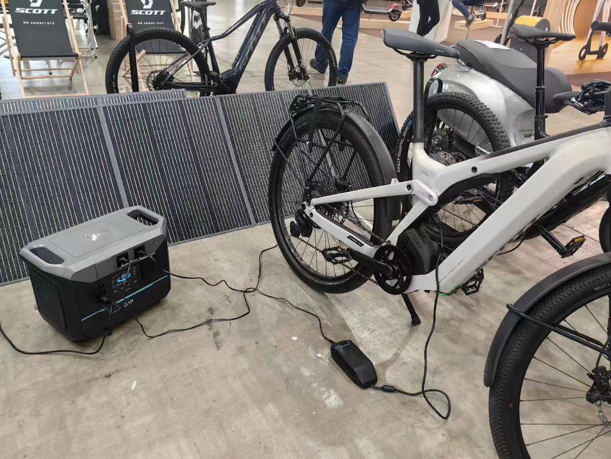 DaranEner's tweet photo. Don't be the one who gets stranded on the side of the road with a dead electric bike. Order your portable power station today! 

Plus, it's on sale now for 10% off!

#daranener #neo2000 #neo300 #portablepowerstation #solargenerator #adventure #outdoors #electricbike https://t.co/9ZLSfInJV2