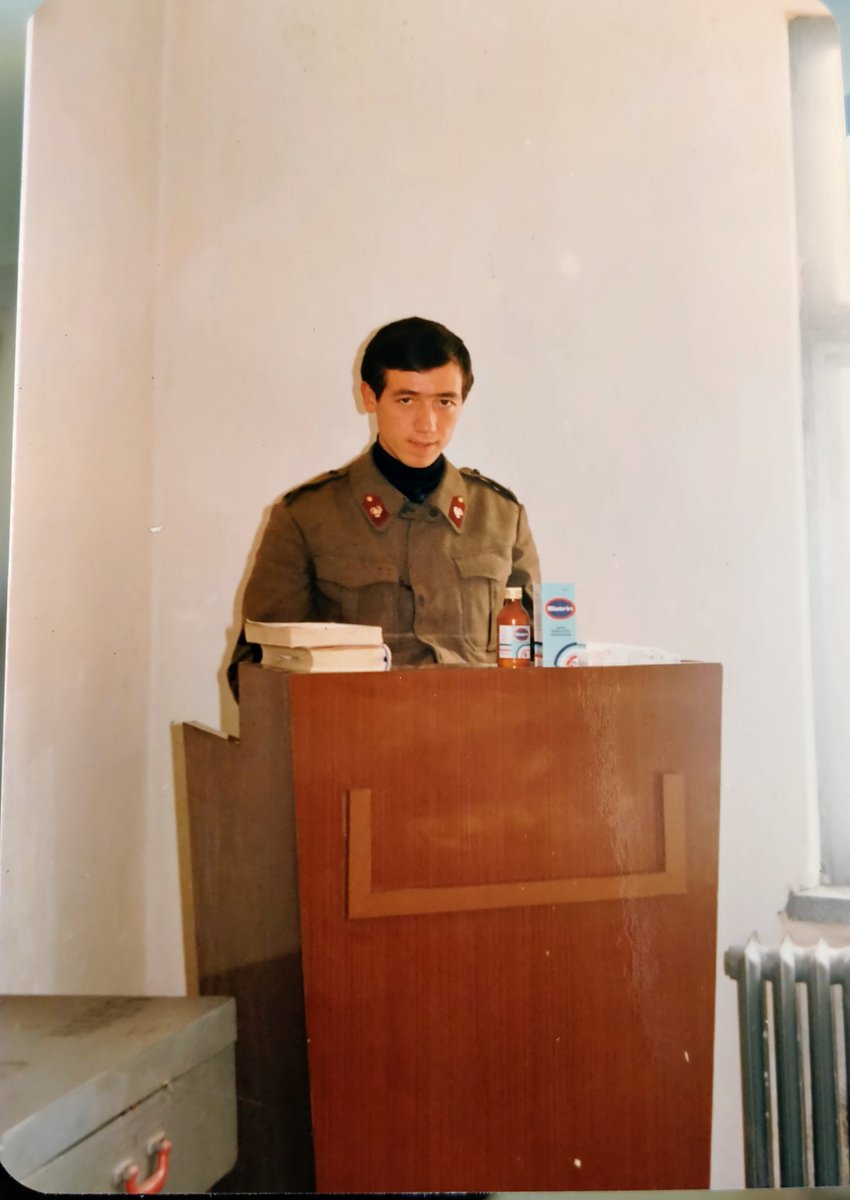 Ecz.Astegmen olarak sağlık dersanesinde ders anlatıp bölük komutanı olarak görev yaparken sağlık sınıfından dolayı maaşımiz daha yüksekti, şimdiyse 40 yıl sonra çok daha kötüyüz,SGK ve hastaneler Eczacısiz bir hiçtir.#Teb#fahrettinkoca#vedatbilginduysesimizi.