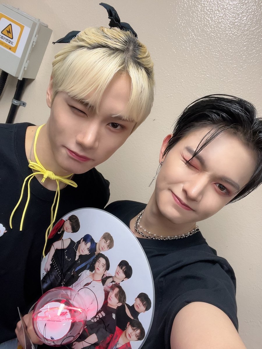 [#빛]

DKBAE173 영원합시다😘

#BAE173 #비에이이173
#BIT
#DKB #다크비 #희찬 #룬 #준서 #해리준